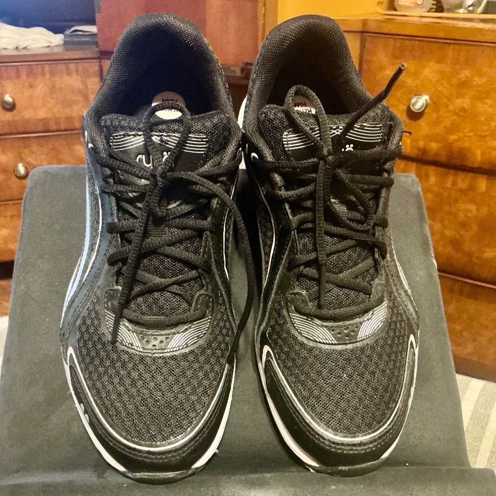 Ladies sneakers